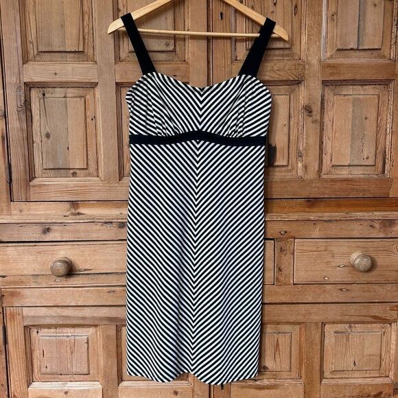 Athleta Pura Swim Dress Black White Striped Tank‎ Underwire Athletic 34 D/DD - Picture 1 of 6